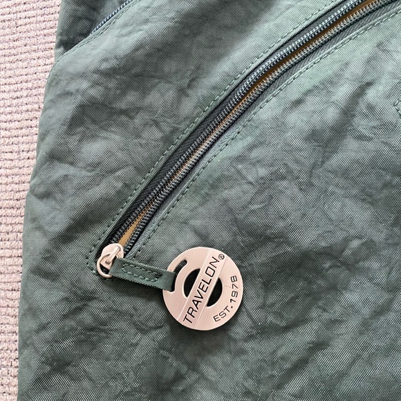 Travelon Stylish Green Crossbody Bag - Picture 4 of 9